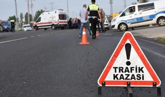 Erciş'te kamyonet ile otomobilin çarpışması sonucu 1 kişi yaralandı
