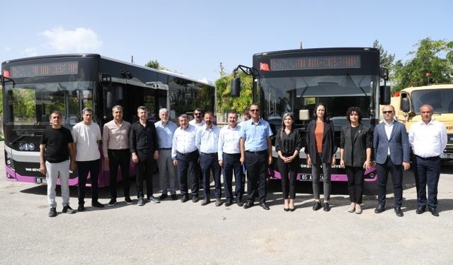 Van'da Bahçesaray'a ilk otobüs seferi yapıldı