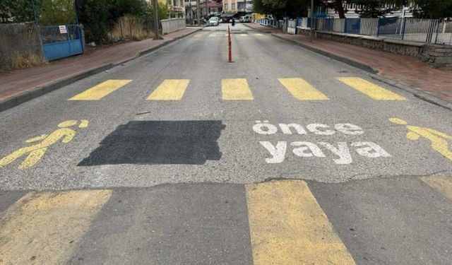 Karakoçan'da Kürtçe trafik uyarı yazıları silindi