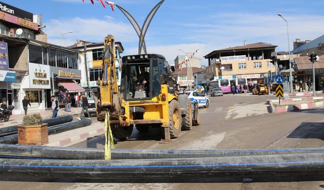 Van Büyükşehir Belediyesi Erciş’in altyapısını yeniliyor