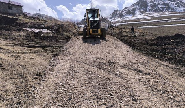 İpekyolu Belediyesi Yol Yapım Çalışmalarına Devam Ediyor