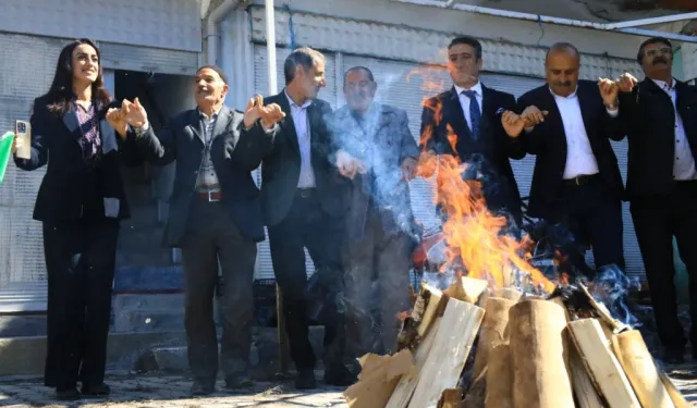 Muradiye’de Newroz ateşi coşkuyla yakıldı