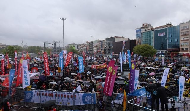 İstanbul 1 Mayıs mitingi son buldu: Demokratik toplum işçilerin mücadelesiyle mümkün