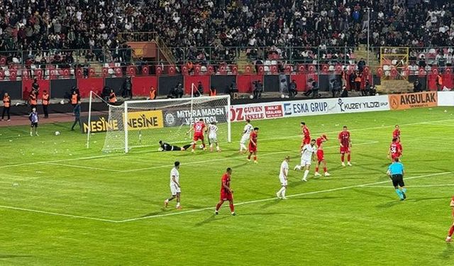 Vanspor, Elazığspor’u 4-1 Mağlup Etti: Final İçin Büyük Avantaj Elde Etti