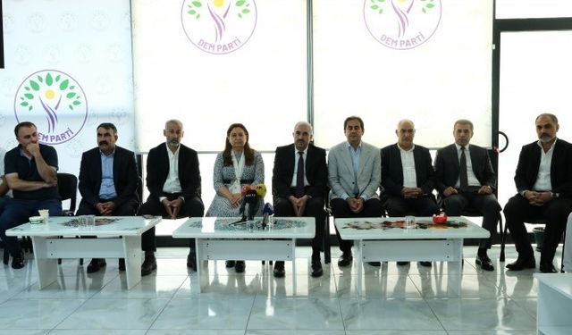 DEM Parti’ye Bayram Ziyareti: AKP'liler Öcalan Barış Eli Uzattı