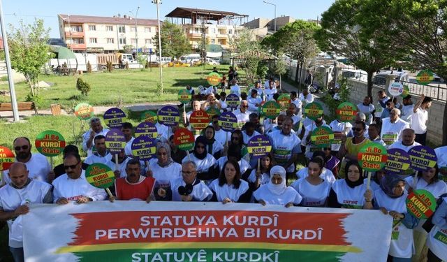 Van’da Kürt Dil Bayramı Yürüyüşü: “Onurlu Bir Barış İçin Ulusal Değerler Tanınmalı”
