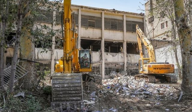 İran, Evin Hapishanesi Saldırısında 71 Kişinin öldüğünü açıkladı