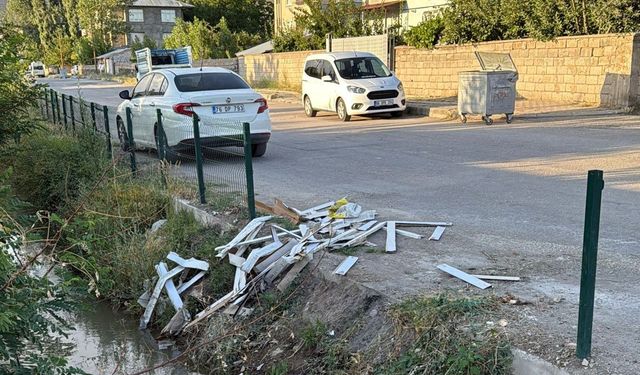 Erciş’te DSİ’ye ait sulama kanalındaki çatlaklar mahalleliyi mağdur etti: Sızan sular evlere doldu