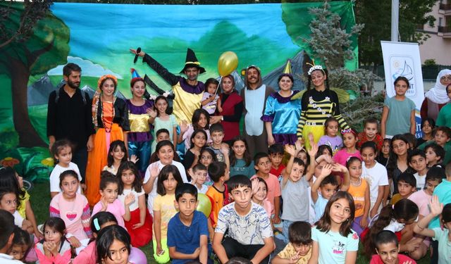 Edremit Belediyesi çocukları Kürtçe tiyatro oyunu ile buluşturuyor
