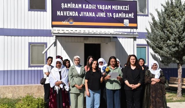 Van'da kayyımın Şamiram Kadın Yaşam Merkezi’nin kapatma kararı protesto edildi