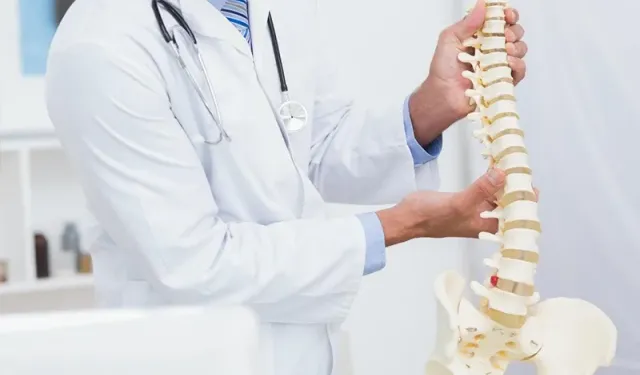 Bel ve Boyun Fıtığında Nükloplasti: Gerçekçi Rehber + Op. Dr. Murat Karakuş’un Yaklaşımı