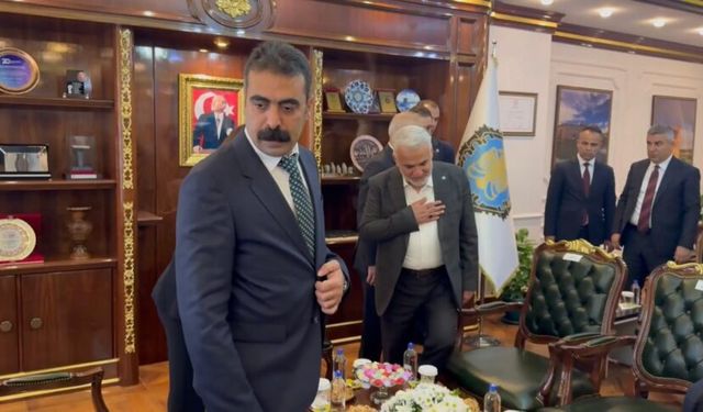 Diyarbakır’da tarihi ziyaret: DEM Partili başkanlar, Hüda-Par lideri Yapıcıoğlu ile tokalaşmadı