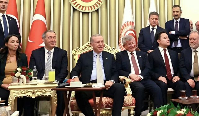 CHP lideri Özel: “O fotoğrafları Erdoğan çektirip servis ettirdi”