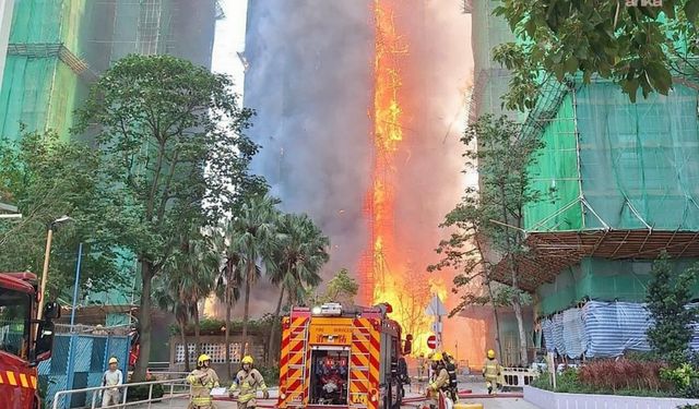 Hong Kong’da 31 katlı gökdelende yangın: 4 kişi hayatını kaybetti