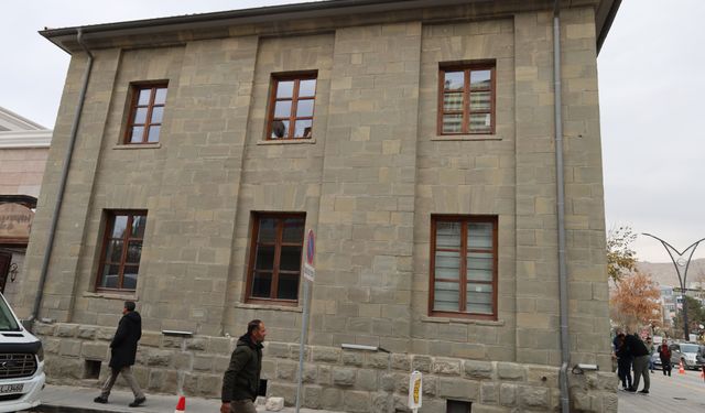 Van kayyımı ‘Sit alanı’ olan yapıyı bakanlığa devretti