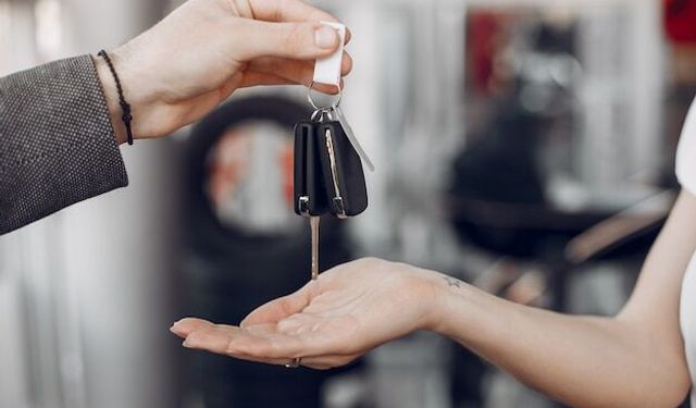 Araç Kiralama Deneyimi ile Güvenle Yola Çıkmanın Kolay Yolu