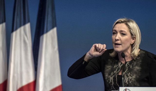 "IŞİD teröristlerine karşı cesurca mücadele eden Kürtler korkakça terk ediliyor "