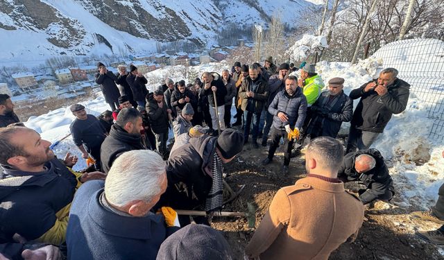 Van'da çığ altında kalarak hayatını kaybeden Gülnaz Bitik, son yolculuğuna uğurlandı