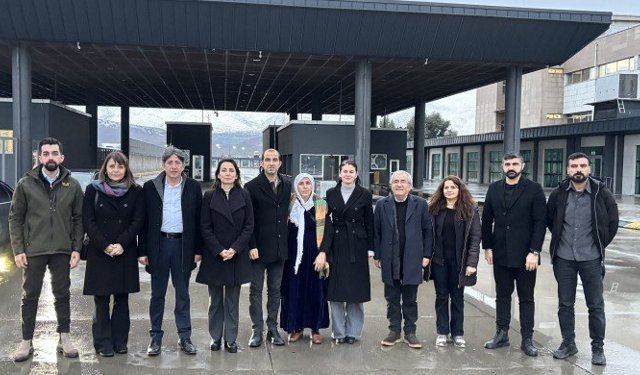 Rojava’ya geçen heyet döndü