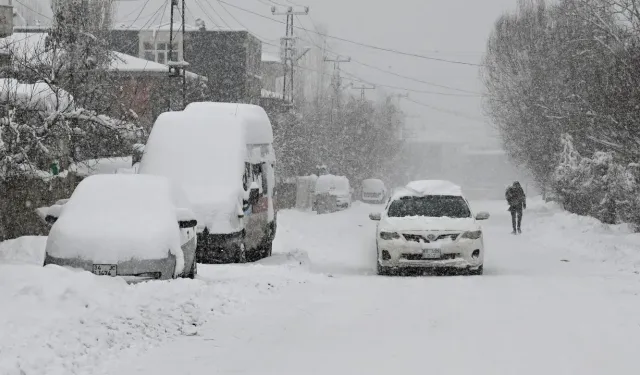 Van’da kar etkili oldu: 166 mahalle ve 224 mezra yolu ulaşıma kapandı