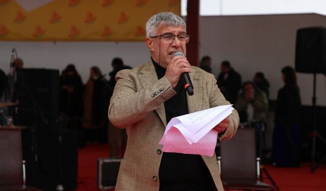 Veysi Aktaş Van Newrozu’nda konuştu: “Halk isterse engeller aşılır, demokratik cumhuriyet şarttır"