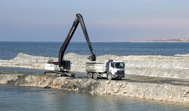 Van Gölü sahil bandı dip çamuru temizliği nedeniyle 2027’ye kadar kapatıldı