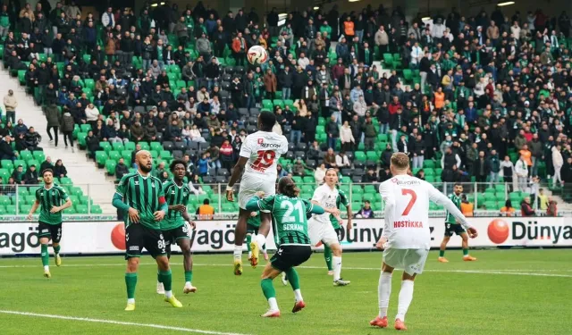 Vanspor, Sakaryaspor deplasmanında uzatma dakikalarında yediği golle 2-1 mağlup oldu