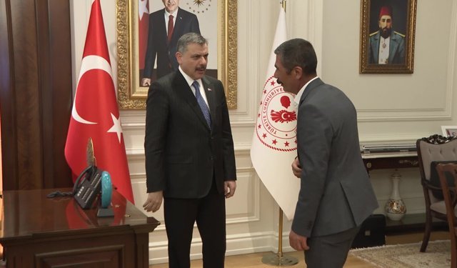 Bakan Çiftçi, eylemlerini sonlandıran maden işçileriyle görüştü