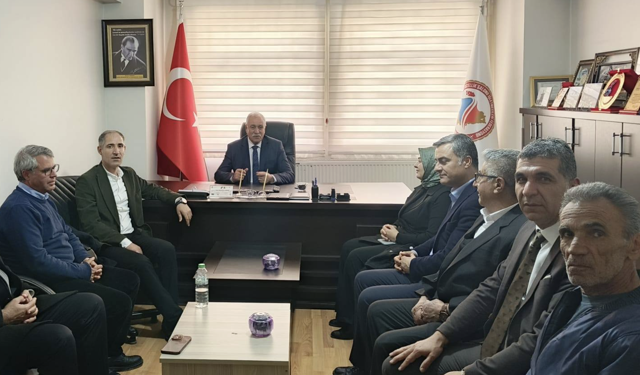 Erciş’te DEM Parti ve DBP heyetinden esnaf odalarına ziyaret