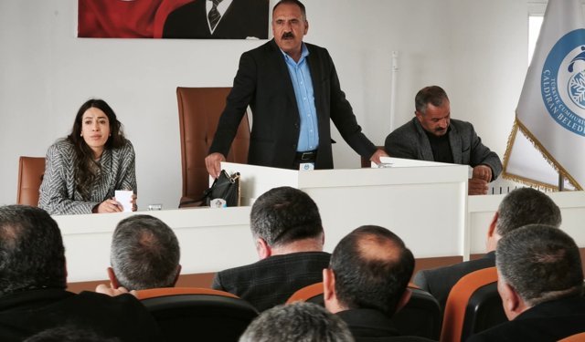 Çaldıran Belediyesi eşbaşkanları mahalle muhtarlarıyla sorun ve talepleri görüştü