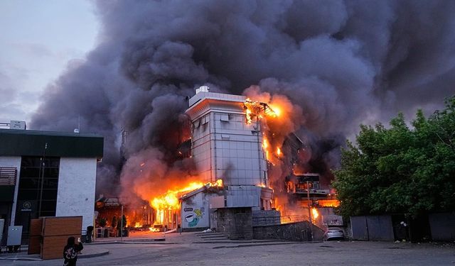 Doğu Avrupa’da savaş: Kiev vuruldu, Rusya’nın petrol tesisleri hedef alındı