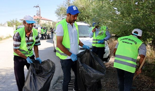 Edremit’te “Kolektif Emekle Temiz Kentler” kampanyası Eminpaşa Mahallesi’nde sürdü