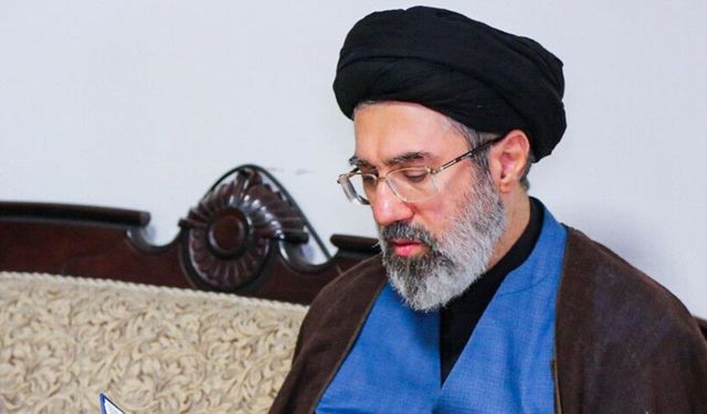 Mücteba Hamaney’in babasının cenazesine katıldığı ortaya çıktı