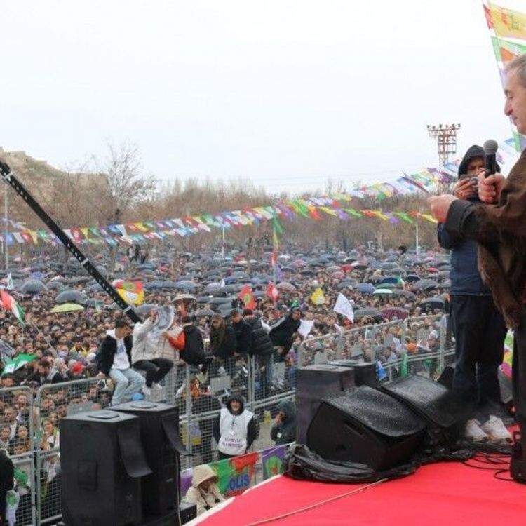 Van Newrozu’nda Bakırhan’dan “yeni dönem” mesajı: İsyandan inşaya geçiş vurgusu