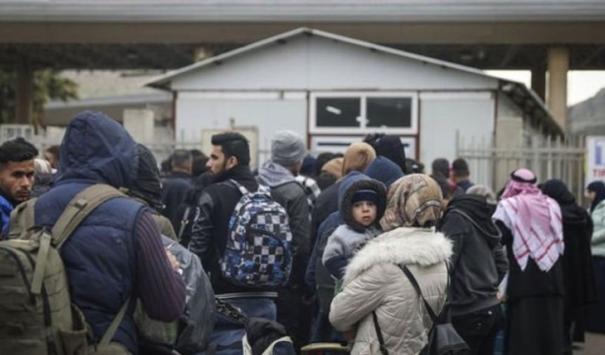 Guardian: Türkiye,Suriyeli göçmenlerin sınır dışı işlemlerini hızlandırdı
