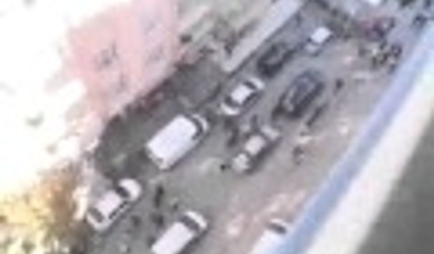 Van'da 7,2 şiddetinde deprem anı kamerada