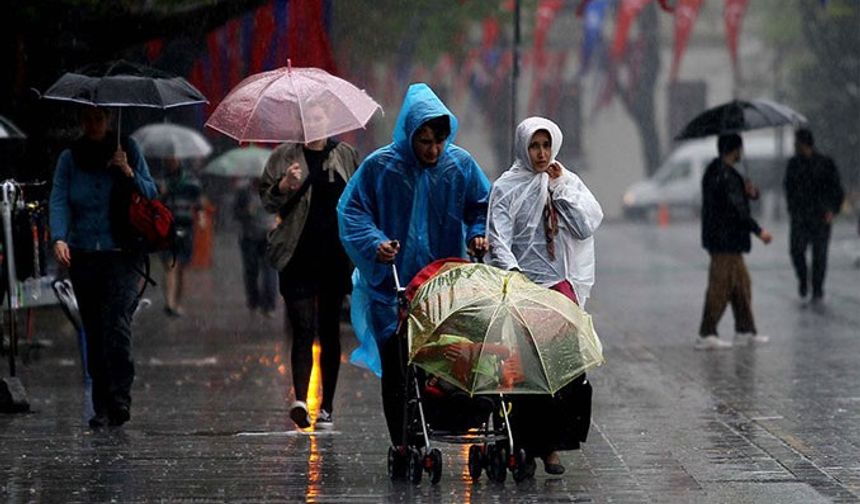 Fırtına uyarısı: Hafta sonu 66 ilde yoğun yağış veya rüzgar bekleniyor, İstanbul'da rüzgarın hızı saatte 100 km'yi geçebilir