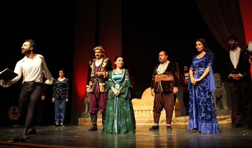 Dünya Tiyatro Günü: Kürt oyuncular yasaklara direniyor