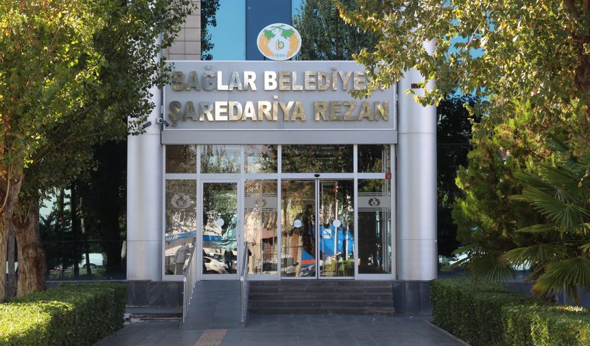 Belediyede 4 görev verilen AKP'li başkan görevden alındı