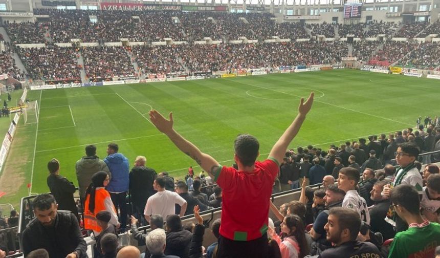 Seyirci rekoru kıran ve şampiyonluk yolundaki Amedspor, İnegölspor'u farklı geçti: 5-2