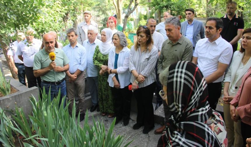 Katledilen Kürt siyasetçi Vedat Aydın mezarı başında anıldı