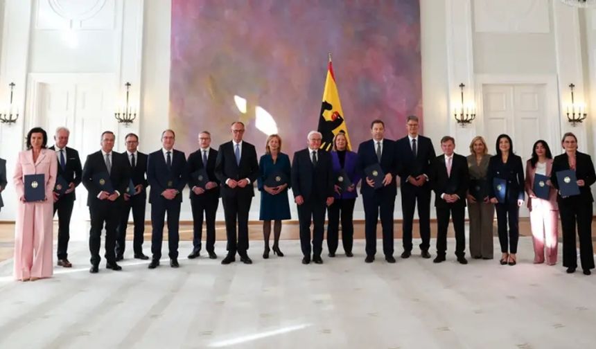 Almanya’da yeni hükümet görevine başladı