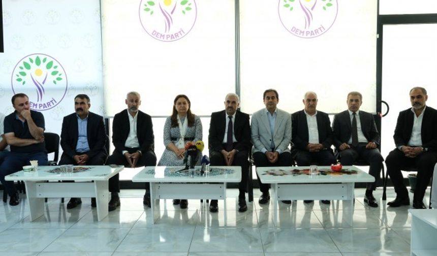 DEM Parti’ye Bayram Ziyareti: AKP'liler Öcalan Barış Eli Uzattı