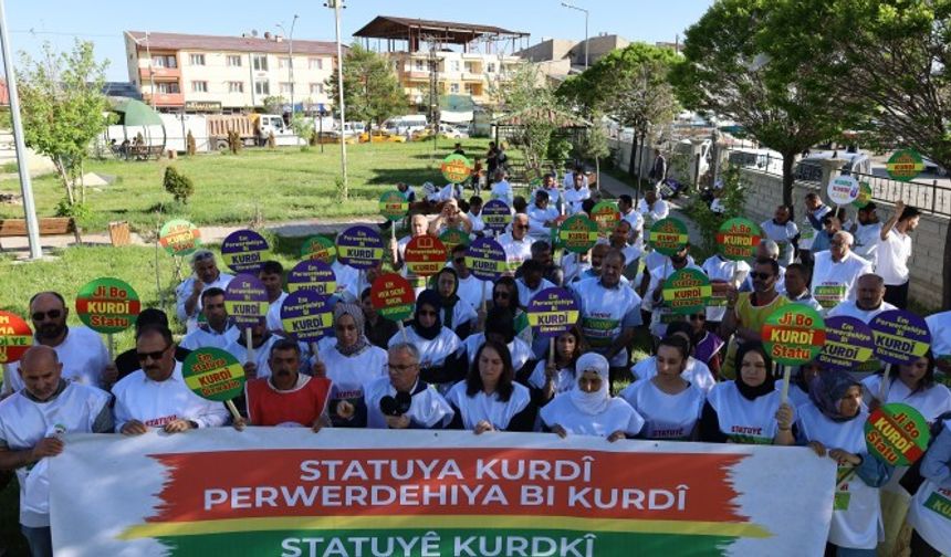 Van’da Kürt Dil Bayramı Yürüyüşü: “Onurlu Bir Barış İçin Ulusal Değerler Tanınmalı”
