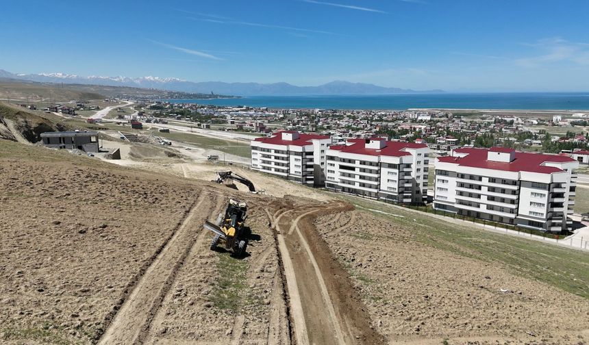 Edremit Belediyesi’nden Ulaşım Atağı: Kavurma Mahallesi’nde 2 Bin Metrelik Yeni Yol Açıldı