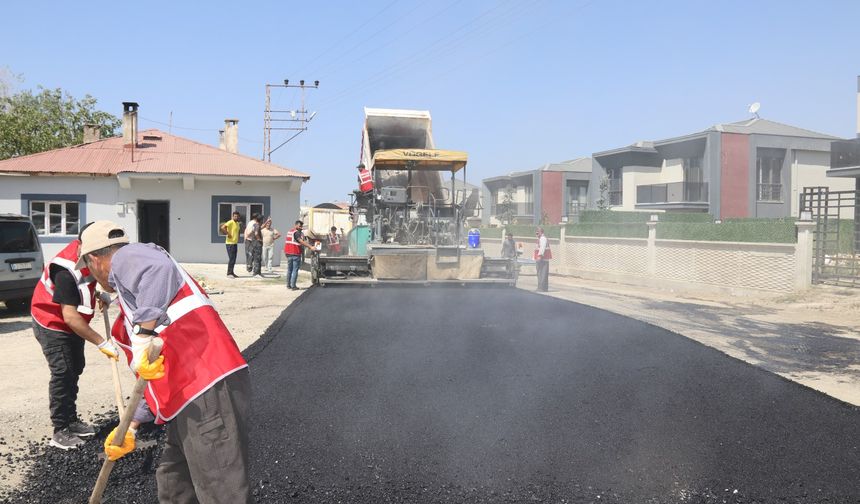 Edremit Belediyesi sıcak asfalt çalışmalarına başladı
