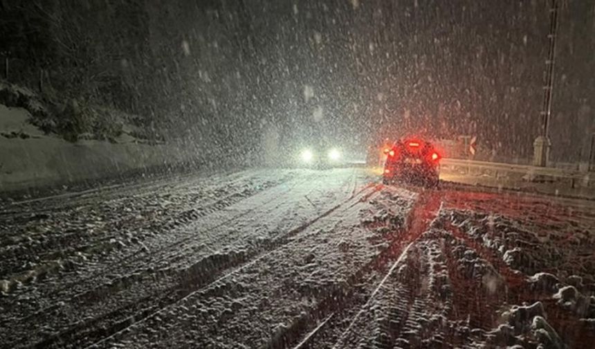 Kars'ta kar yağışı: 17 köyün yolları kapandı
