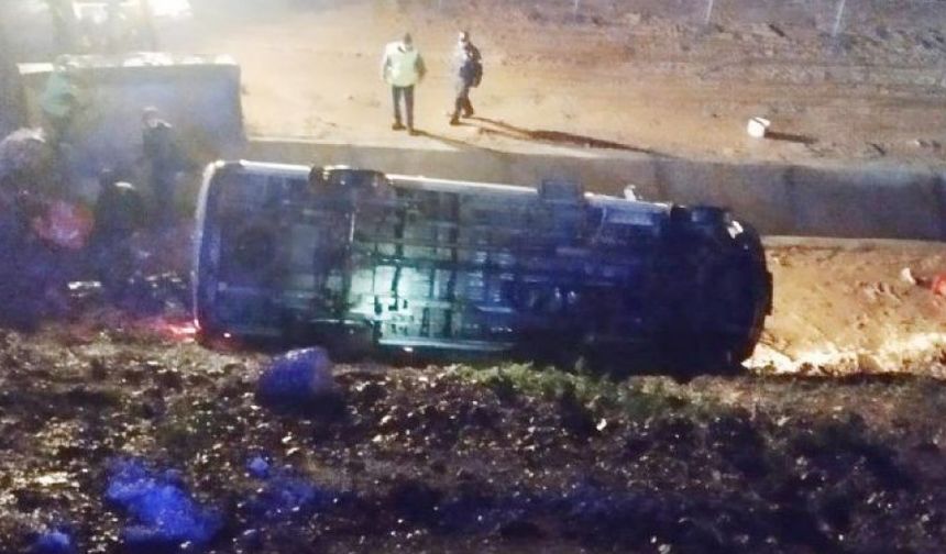 İşçileri taşıyan servis kaza yaptı: 13 işçi yaralı