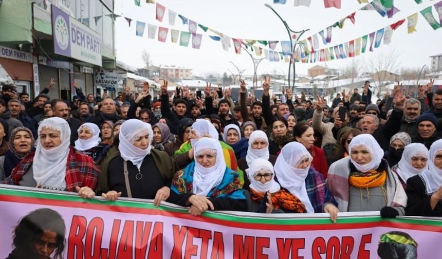 Erciş’te Rojava’ya yönelik saldırılar protesto edildi; Eşbaşkan Baran Bilici eyleme katılmadı