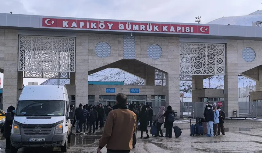 İran’daki iç karışıklık Van Kapıköy Sınır Kapısı’nda endişeli bekleyişe yol açtı